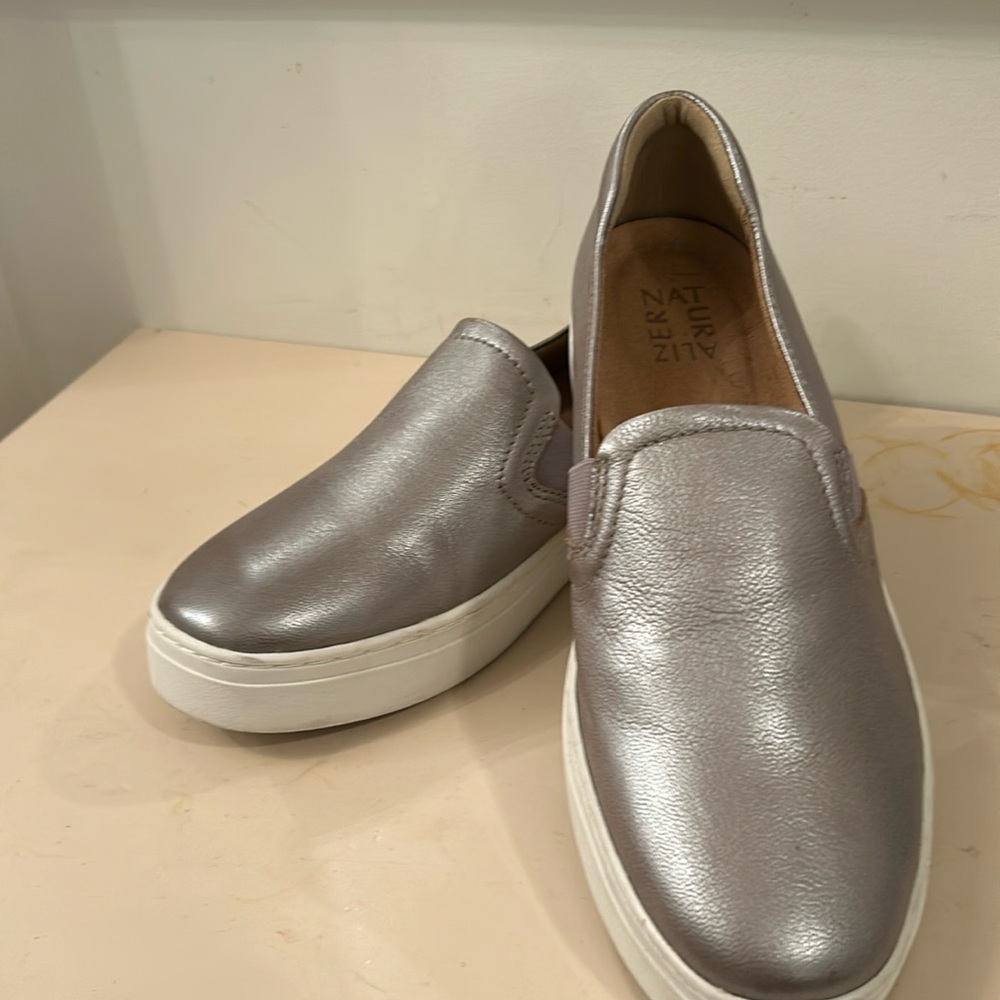 Naturalizer Marianne Slip On Sneaker, Women's Size 9.5 Silver Frost